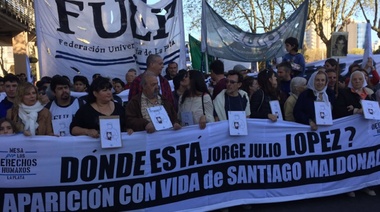 Multitudinaria marcha al cumplirse 11 años de la desaparición de Julio López