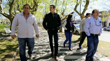 Randazzo visitó localidades inundadas con críticas a Scioli y a Vidal