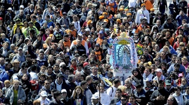 Miles de personas peregrinan a Luján