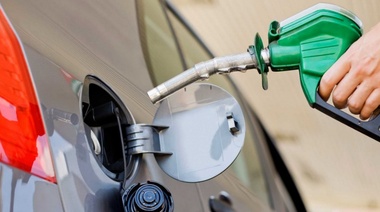 Estiman que las naftas y el gasoil subirán un 11% tras las elecciones