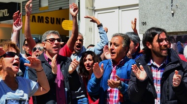 Pitrola criticó a Scioli e ironizó al llamar a Vidal la “gobernadora antimafia”