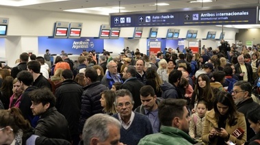 Dietrich le pidió a los aeronáuticos que "no tomen de rehenes" a los pasajeros