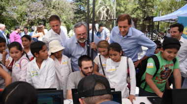 Garro y De la Torre presentaron WiFi libre y gratuito en el Paseo del Bosque