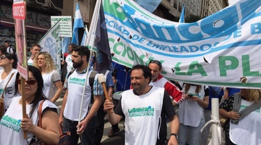 Los bancarios realizan un paro contra el aumento de la edad jubilatoria