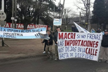 Trabajadores de ADIDAS denuncian despidos por la apertura de las importaciones