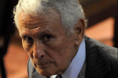 El represor Miguel Etchecolatz sufrió un ACV y está grave