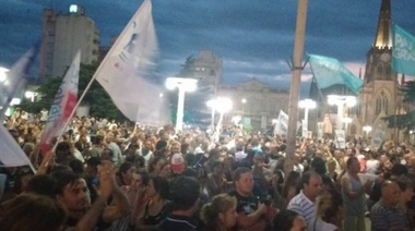 Fuerte protesta en Azul contra el cierre de una planta de Fabricaciones Militares