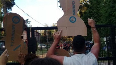 Realizaron escrache y demarcación a la casa de Etchecolatz en Mar del Plata