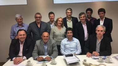 Los intendentes massistas negocian subas de entre 15 y 20% con cláusula gatillo