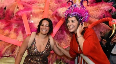 Vidal se puso las plumas en el carnaval de Lincoln