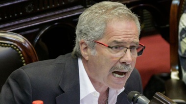 Felipe Solá: "Caputo debe presentarse en el Congreso para ser interpelado"