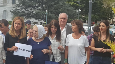 Inauguran el "Jardin de las Azucenas" en homenaje a las Madres y Abuelas