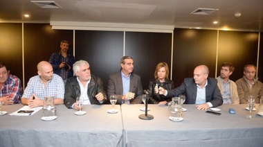 Los intendentes del peronismo le apuntaron a Vidal por el Pacto Fiscal