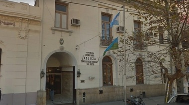 Vestidos de policías intentaron liberar a presos de una comisaría