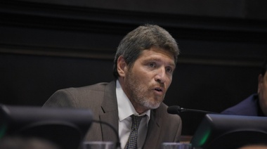 Castello volvió a defender el ingreso de Farmacity a la Provincia