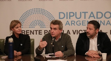 Dirigentes del PJ Bonaerense entregaron las firmas contra la Reforma Previsional