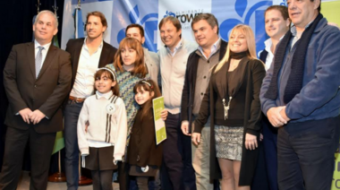 Cascallares entregó 350 nuevas escrituras a vecinos de Almirante Brown