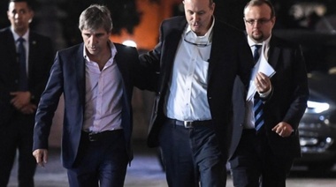 El dólar se comporta imparable y Sturzennegger se va a la casa