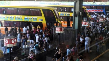 Como en los aviones, el gobierno quiere “low cost” para los micros