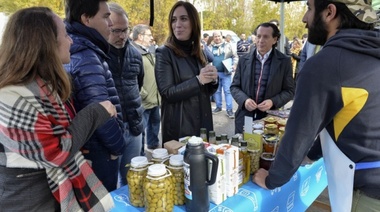 Vidal y Dante Sica visitaron "El Mercado en tu Barrio" de Tres de Febrero