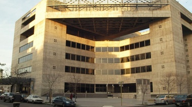 Piden explicaciones a la Provincia por las obras en el Teatro Argentino