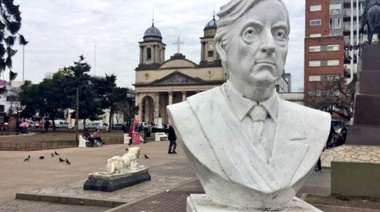 Los concejales de Morón aprobaron retirar el busto de Néstor Kirchner