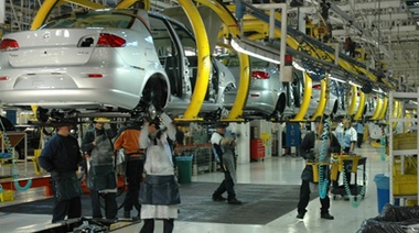 La actividad industrial cayó un 5% en julio