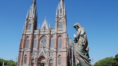 Diputados de Cambiemos buscan que la Iglesia vuelva a pagar impuestos