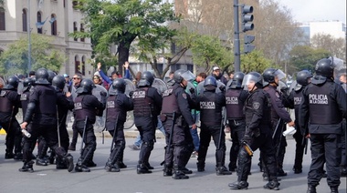 Tras los despidos, reprimieron a los trabajadores del Ministerio de Agroindustria