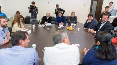 Castello invitó a los gremios docentes a debatir las amenazas de bombas