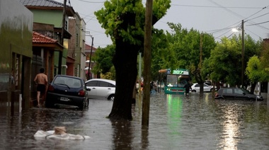 El diluvio dejó varios barrios platenses anegados