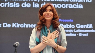 Cristina Kirchner criticó el neoliberalismo de Macri y se pone en campaña