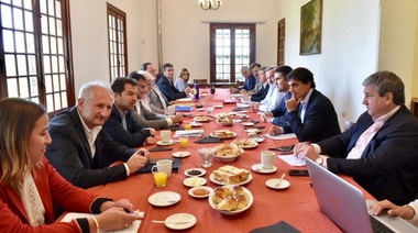Presupuesto: El oficialismo se reunió con intendentes y legisladores massistas