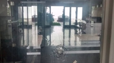 Balearon la sede del PJ La Plata