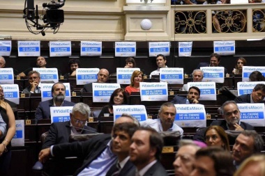 Bajo el lema “Vidal es Macri”, Unidad Ciudadana realizó duras críticas