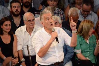 Rodríguez Saá pidió “no cerrarle las puertas a nadie” y dijo que el límite es Macri