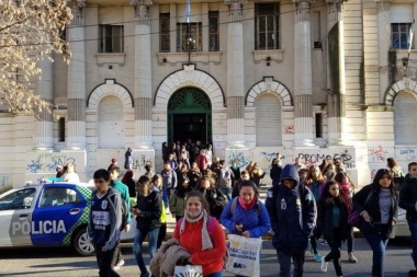 La Plata: Ante una amenaza de bomba, no evacuarán más las escuelas