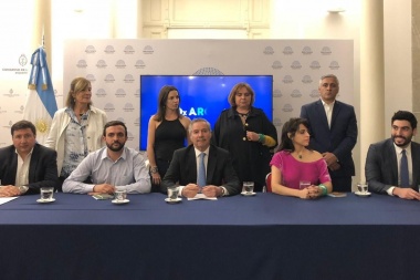 Con un llamado a la unidad opositora, presentaron Red por Argentina