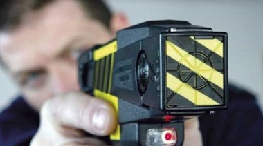 Comprarán pistolas Taser para utilizar en trenes y aeropuertos