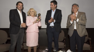 Diputados reconoció a Mirtha Legrand con el premio "María Elena Walsh"