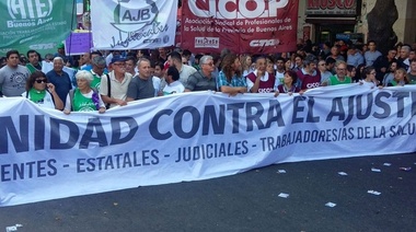 Los estatales paran y se movilizan por la reapertura de las paritarias