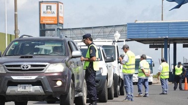 Proponen colocar una oblea del seguro en los parabrisas de los autos
