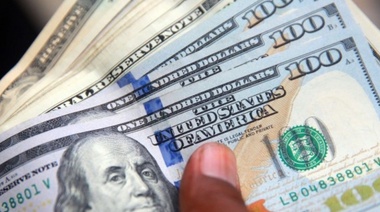 En una nueva jornada de tensión, el dólar subió y bajó para cerrar en $45,90