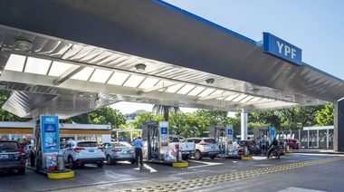 Tras la suba de Axion, YPF aumenta un 4% el precio de sus naftas