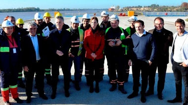 Macri y Vidal visitaron las obras de la nueva terminal en el puerto de Campana