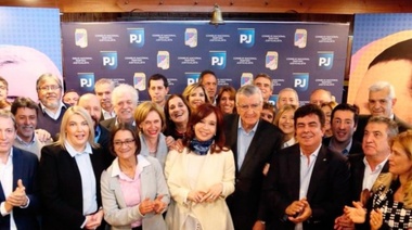 Cristina Kirchner fue a la sede del PJ para analizar el frente electoral para octubre