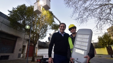 El municipio platense ya instaló más de 28 mil nuevas luminarias