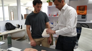 Bucca cerró su campaña a la gobernación en una PyME de tecnología