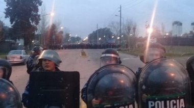 Dos facciones dela UOCRA se enfrentaron a los tiros en la destilería de YPF en Ensenada