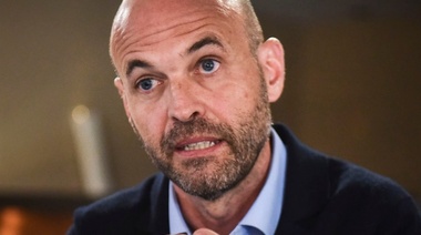 Dietrich calificó de "ilegal" la medida patronal de suspender servicio de colectivos